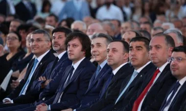 Gürcüstanda 8 yüksək vəzifəlinin deputat mandatı ləğv edildi