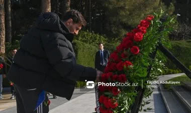 Lionel Messi Ulu Öndər Heydər Əliyevin məzarını ziyarət edib
