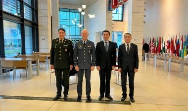 Hikmət Hacıyev NATO nümayəndələri ilə görüşüb
