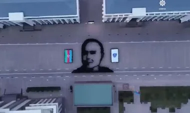 Polis Akademiyası kursantlarının fləşmobu VİDEO