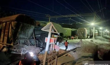 Rusiyada sərnişin və yük qatarları toqquşub, ölənlər var