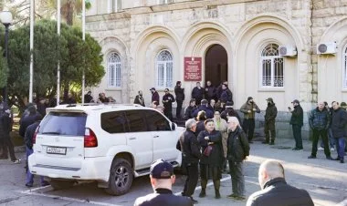 Abxaziya “parlament”ində atışma: 1 ölü, 1 yaralı