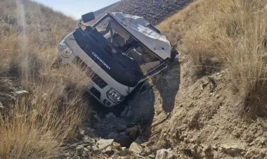İranda sərnişin avtobusu dərəyə aşıb, 10 hərbçi həlak olub