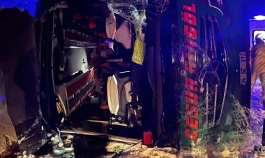 Türkiyədə avtobus aşıb: iki nəfər ölüb, 16 nəfər yaralanıb