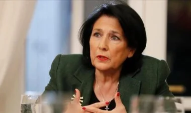 Zurabişvili: "Yeni seçkilər keçirilməzsə, rejim devriləcək"