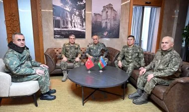 Quru Qoşunları komandanı türkiyəli həmkarı ilə görüşüb