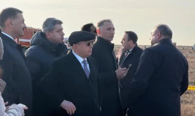 Azərbaycan rəsmiləri Qazaxıstanda qəza yerindədir FOTO