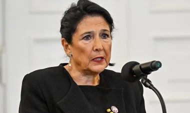 Salome Zurabişvili prezident vəzifəsindən getmək istəmir