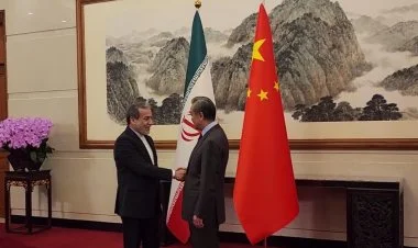 İran və Çin XİN rəhbərləri görüşüb