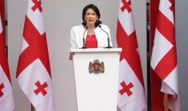 Zurabişvili Gürcüstan prezidentinin iqamətgahını tərk etdi