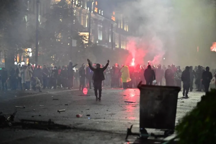 Tbilisidə etiraz aksiyalarının 4-cü gecəsi FOTOREPORTAJ