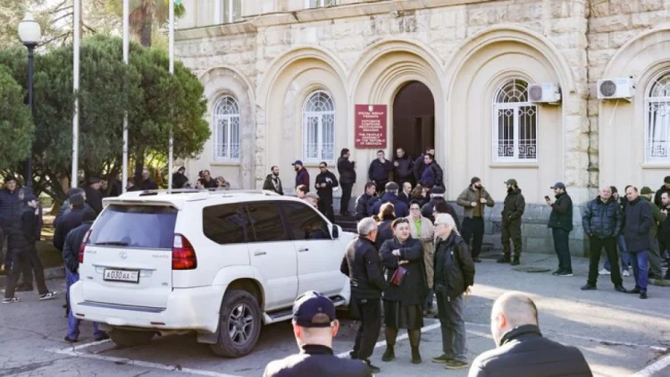 Abxaziya “parlament”ində atışma: 1 ölü, 1 yaralı