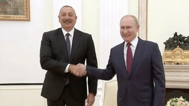 Putin Əliyevi ad günü münasibətilə təbrik etdi