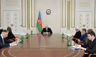 İlham Əliyev qəzada həlak olanların ailə üzvləri ilə görüşüb