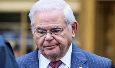 Senator Bob Menendesi 15 il həbs cəzası gözləyir