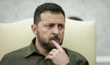 Volodimir Zelenskinin aylıq maaşı ötən il 664 dollar olub