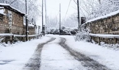 Bəzi dağlıq rayonlarında qar yağır