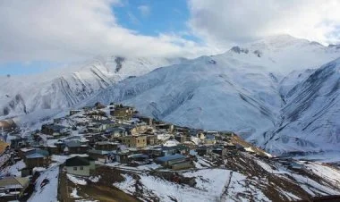 Bəzi dağlıq rayonlarına qar yağıb