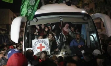 İsrail 90 fələstinli məhbusu azad edib FOTO