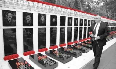ABŞ təmsilçisi Şəhidlər xiyabanını ziyarət edib