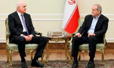 Pezeşkian Şahin Mustafayevi və nümayəndə heyətini qəbul edib