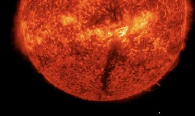 Günəş qara kabus strukturu ifraz etdi