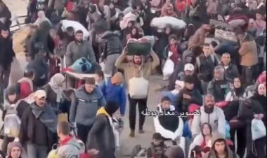 Köçkünlər Qəzza zolağının şimalına qayıdırlar