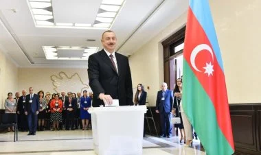 İlham Əliyev 1 saylı seçki məntəqəsində səs verib