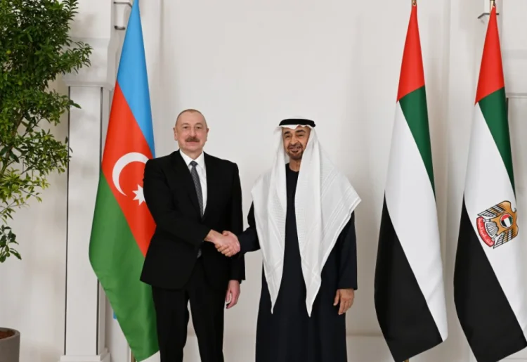 İlham Əliyev BƏƏ Prezidentinə zəng edib