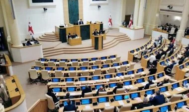 Gürcüstan parlamenti 49 müxalifətçinin mandatını ləğv etdi