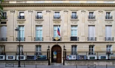 Fransa da Parisdəki “Rus Evi”ni bağlayır, hesabı dondurulub