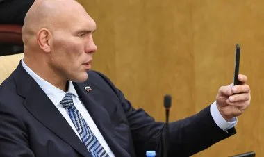 Deputat Nikolay Valuyevə Azərbaycana giriş qadağan edildi