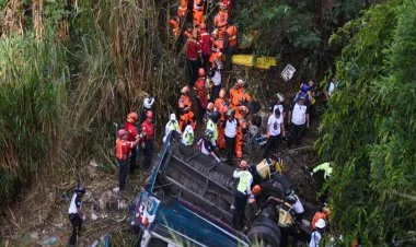 Qvatemalada avtobus dərəyə aşıb, 51  ölü