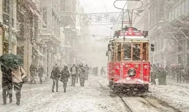 İstanbulda hava şəraitinə görə məktəblər bir günlük bağlanıb