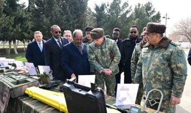 Somali Prezidenti komando hərbi hissəsinə baş çəkib