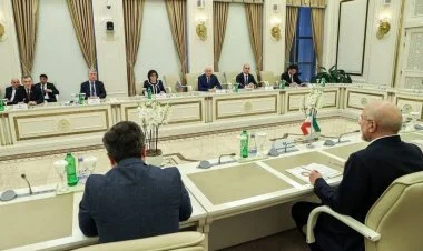 Sahibə Qafarova İran parlamentinin sədri Qalibafı qəbul edib