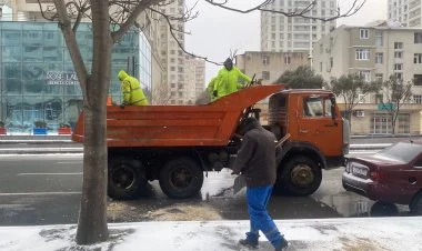 Bakıda qar təmizliyi FOTOREPORTAJ