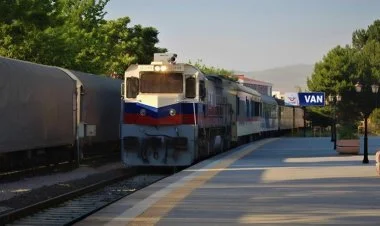 Tehran-Van sərnişin qatarının fəaliyyəti bərpa edilir