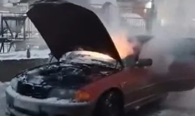 Bakı-Sumqayıt şosesində “BMW” markalı minik avtomobili yanıb