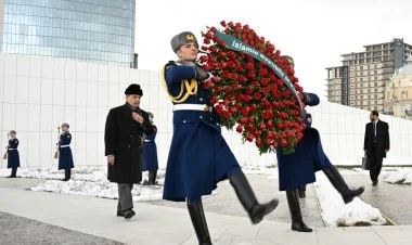 Pakistanın Baş naziri Bakıda Zəfər parkını ziyarət edib