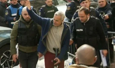 Rumıniyada prezidentliyə namizəd Baş prokurorluğa aparılıb