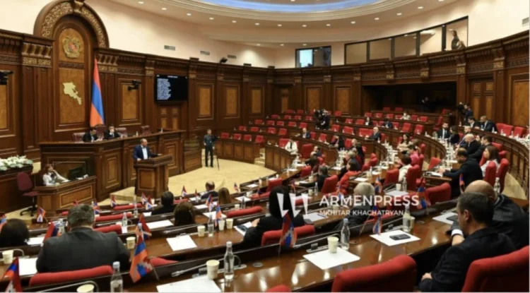 Parlament Ermənistanın Aİ-na daxil olmasına yaşıl işıq verdi