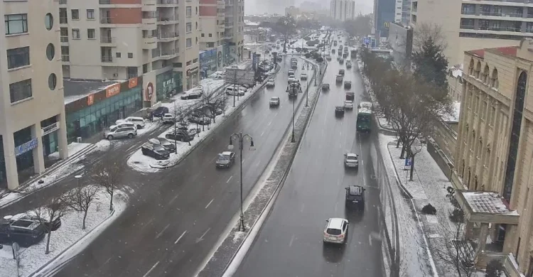 Hal-hazırda Bakı yollarındakı vəziyyətlə bağlı görüntülər