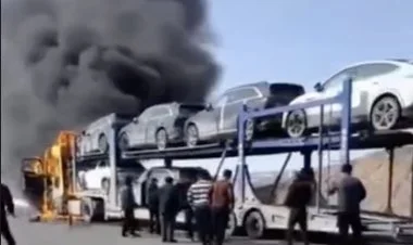 Bakıya gətirilən bahalı avtomobillər yolda yandı