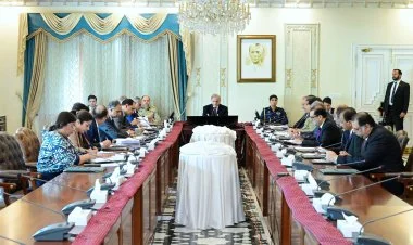 Pakistan Baş naziri Bakı səfərinin yekunlarını müzakirə edir