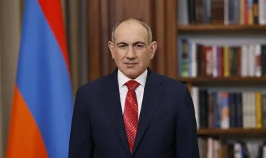 Paşinyan Ter-Petrosyanın katolikosla görüşünə reaksiya verib