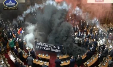 Serbiya parlamentində qarşıdurma baş verib