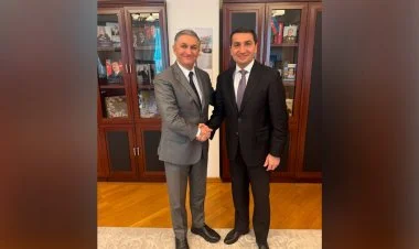 Hikmət Hacıyev Fələstin səfirini qəbul edib