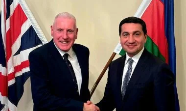 Hikmət Hacıyev Britaniyada görüşlərini davam etdirib