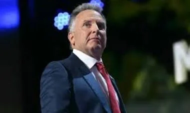 S.Vitkoff Putinlə görüşdükdən sonra təyyarəsi Bakıya enib